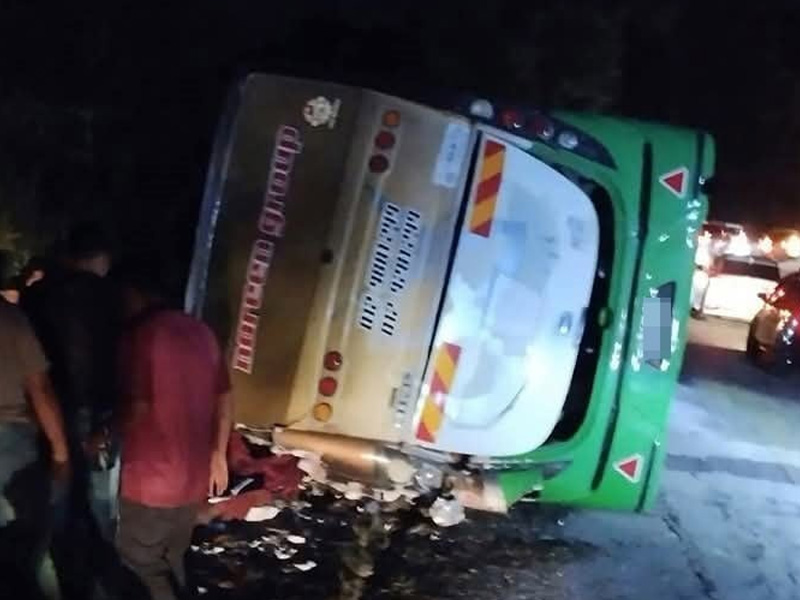 大學生巴士車禍 致 15 死 33 傷