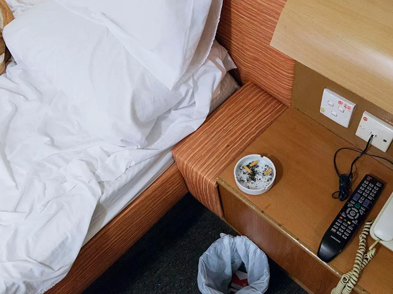 人夫陳屍時鐘酒店 監視器曝開房