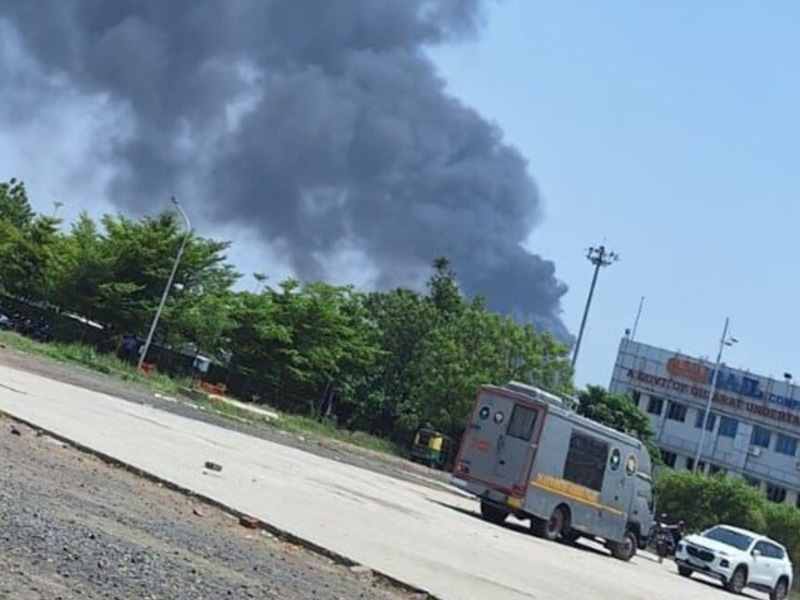 載有 242 人客機印度墜毀