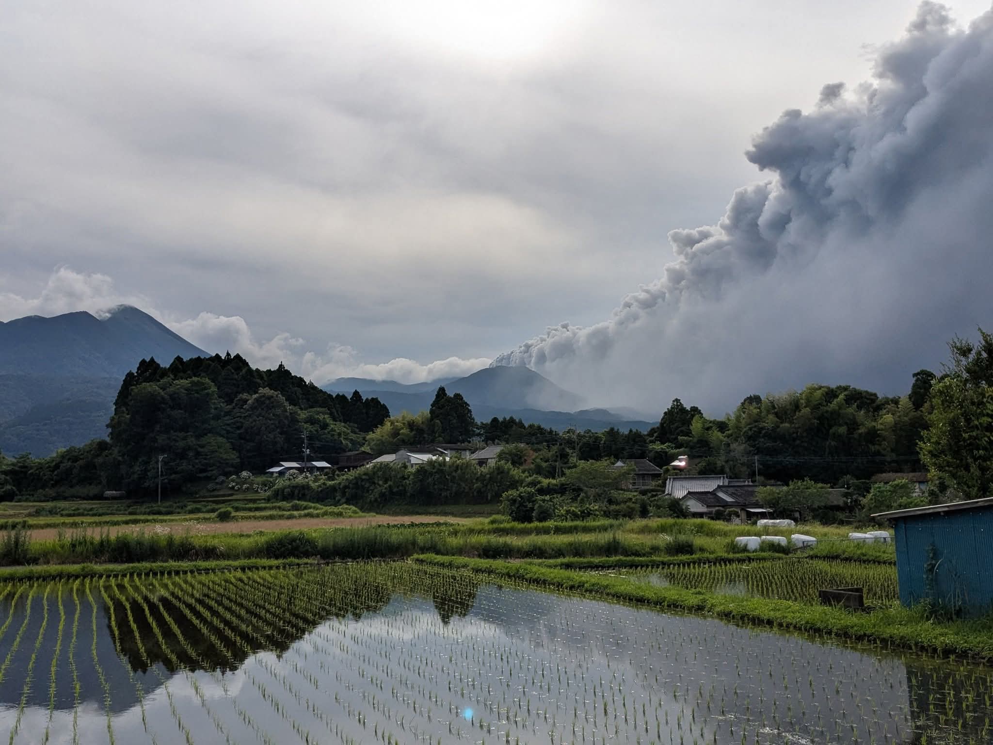 日本九州火山七年來，首度劇烈噴發