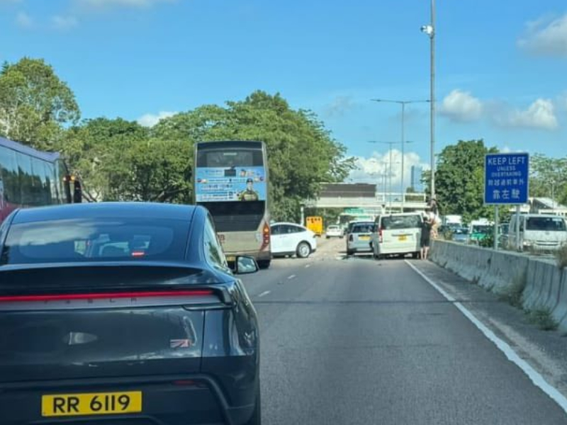 粉嶺公路五車相撞