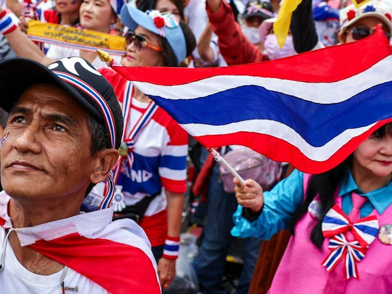 曼谷爆發萬人示威，要求泰國總理辭職