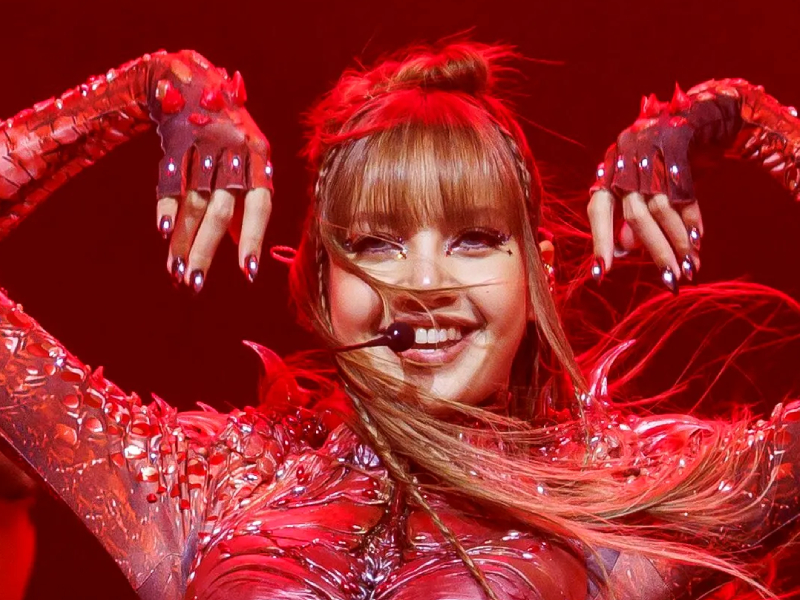 BLACKPINK Lisa 又推 Labubu