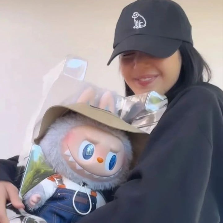 BLACKPINK Lisa 又推 Labubu