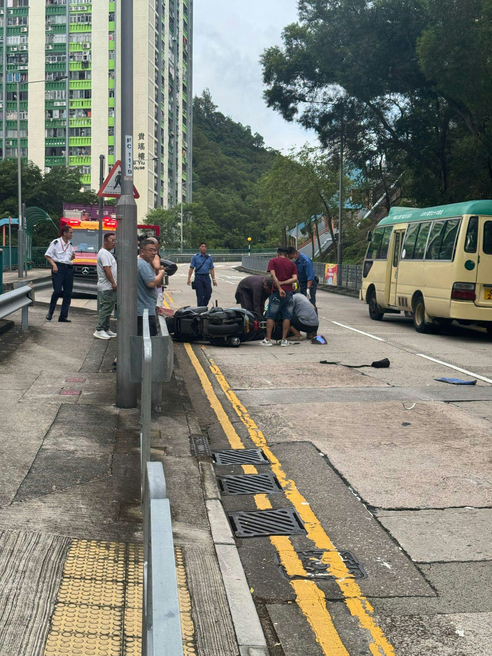 葵涌電單車撞飛 10 歲男童