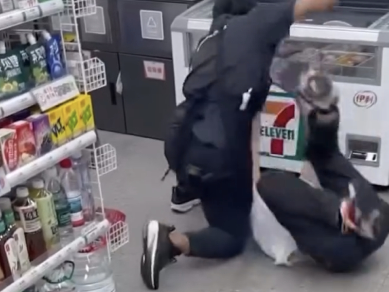 7-11 店內暴力畫面曝光 7-11 店內暴力畫面曝光