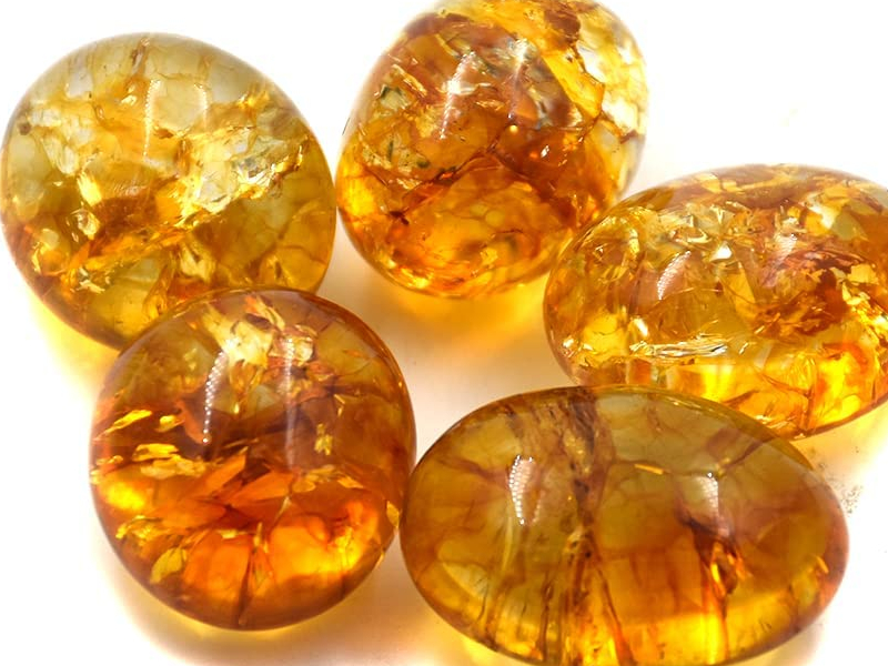 河邊撿奇石，竟致全身燒傷