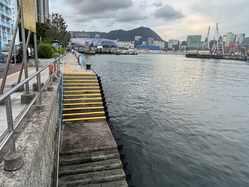 9 歲童被推落海 警拘 23 歲男學生