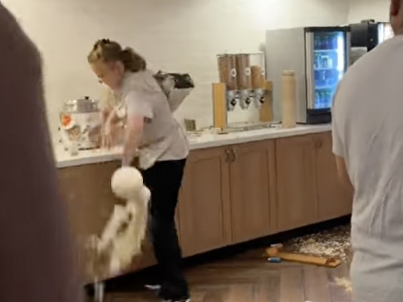 酒店女員工辛苦整晚卻遭無情解雇