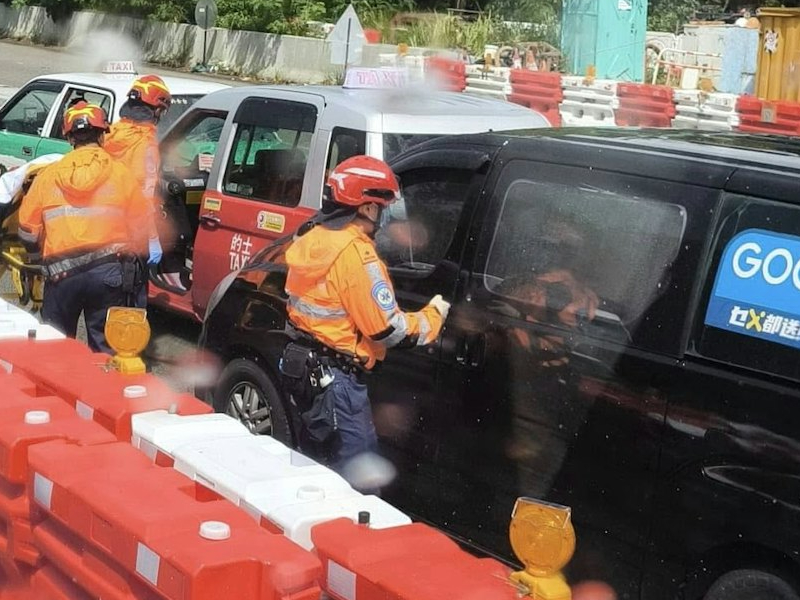 元朗三車相撞致交通擠塞 元朗三車相撞致交通擠塞