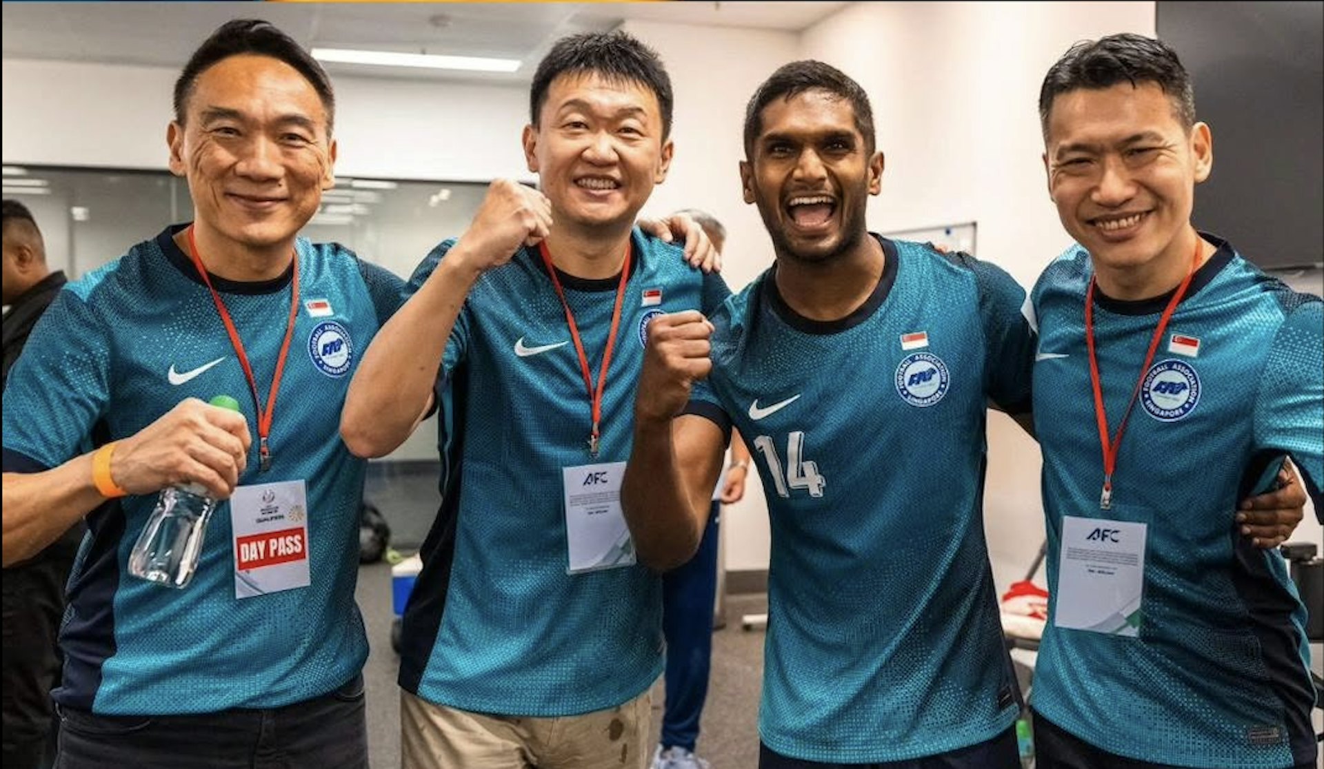 星洲部長辱港隊球迷白痴