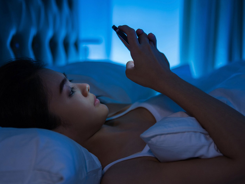 孤獨的人，習慣晚睡