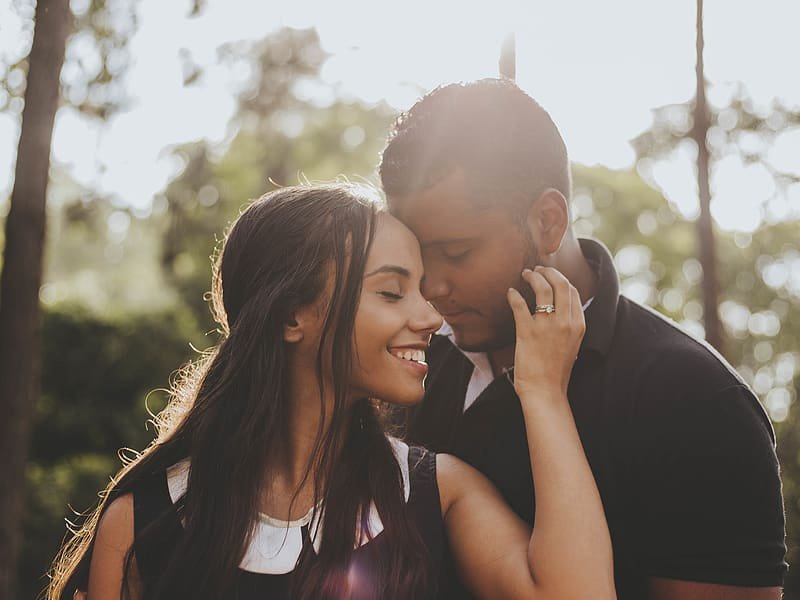 男人害怕失去你，會有這4個行為，是無法假裝的！