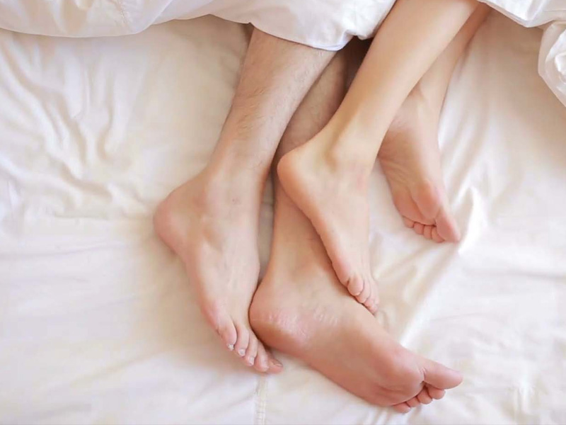 男人睡前這幾個不「正經」的行為,雖然很「壞」,但「愛你入骨」 男人睡前這幾個不「正經」的行為,雖然很「壞」,但「愛你入骨」