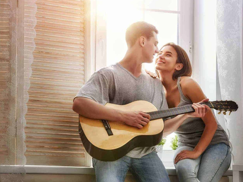 異性交往，男人最好下手的 3 個時刻